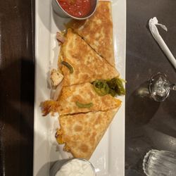 Twist Grill & Bar - Chicken quesadilla
