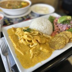 Garcia's Restaurant - Encocado de mariscos