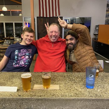 Left Coast Brewing - Fun patrons - Barbeque Near Me - Irvine, California Left Coast Brewing - Fun patrons - Barbeque Near Me - Irvine, California