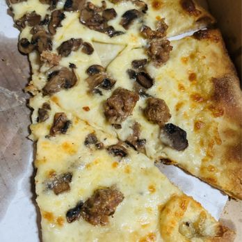 Genna Pizza - It's one of the best pizzas in this city. 16 inch white base (the Alfredo white base) with Chicago sausage and Mushrooms. - Pizza Near Me - Melbourne, Florida