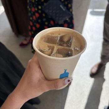Blue Bottle Coffee - Wolf Point - Coffee & Tea Near Me - Chicago, Illinois