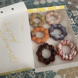 Mochinuts (6 Pieces) Mochinuts (6 Pieces)