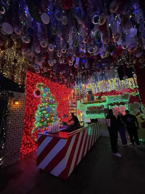 Frosty's Christmas Bar - Los Angeles by null