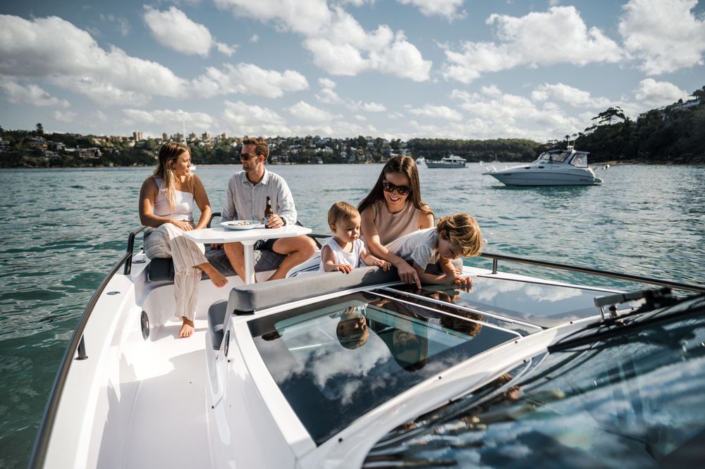 SeaEO Luxury Boat Charters Logo