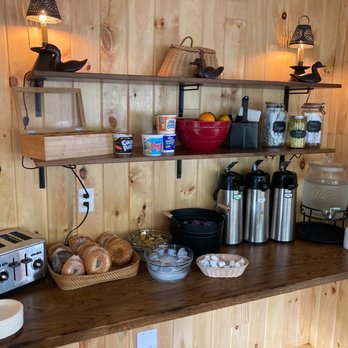 Hunter Lodge - A Bluebird By Lark - Continental breakfast - Hotels Near Me - Hunter, New York Hunter Lodge - A Bluebird By Lark - Continental breakfast - Hotels Near Me - Hunter, New York