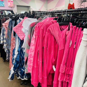 AKIRA - Women's Clothing Near Me - Atlanta, Georgia