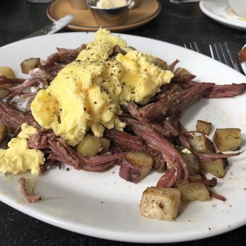 The Copper Grouse - Copper Grouse Corned Beef Hash - New American Near Me - Manchester, Vermont