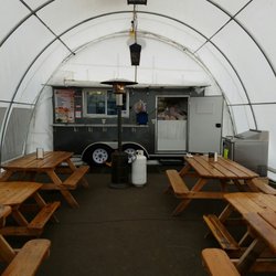 El Tacazo - Great taco truck tacos even d7ring the freezing winter.