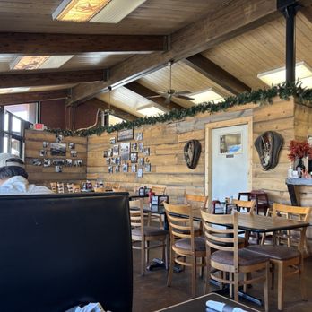 The Saddle Rack Bar & Grill - Clean and tastefully decorated dining room - Barbeque Near Me - Cambridge, Idaho The Saddle Rack Bar & Grill - Clean and tastefully decorated dining room - Barbeque Near Me - Cambridge, Idaho