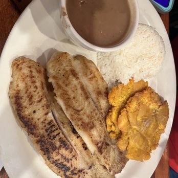 El Rinconcito Colombiano - Filete de Pescado a la Parrilla o Empanizado - Colombian Near Me - West Palm Beach, Florida
