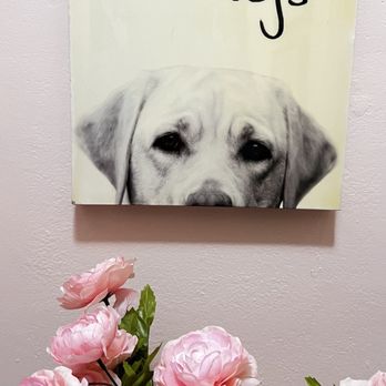Ruby’s Cafe & Bakery - Powder room - Cafes Near Me - Anderson, Indiana