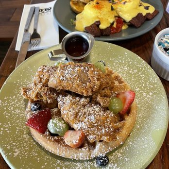 Berkeley Social Club - Waffle and KFC - Breakfast & Brunch Near Me - Berkeley, California