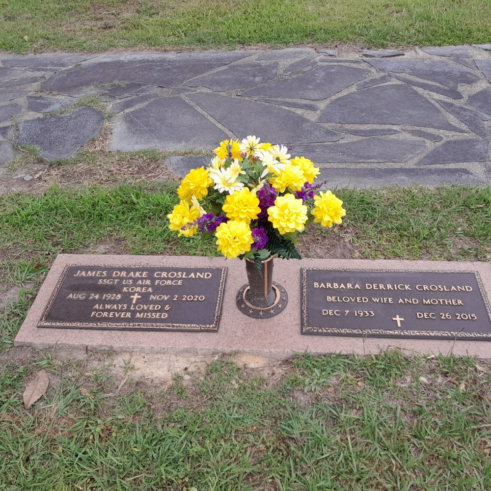 THE IVY SHOP Updated September 2024 219 E Main St,