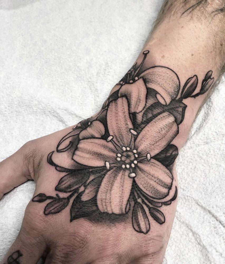 LOMBARD STREET TATTOO Updated July 2024 158 Photos & 50 Reviews