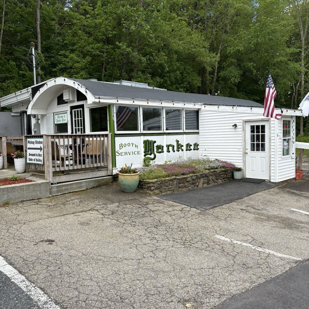 Yankee Diner - Exterior - Diners Near Me - Charlton, Massachusetts