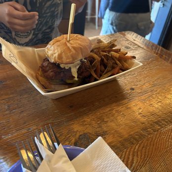 Worthy Kitchen - Chicken sandwich - New American Near Me - Woodstock, Vermont Worthy Kitchen - Chicken sandwich - New American Near Me - Woodstock, Vermont