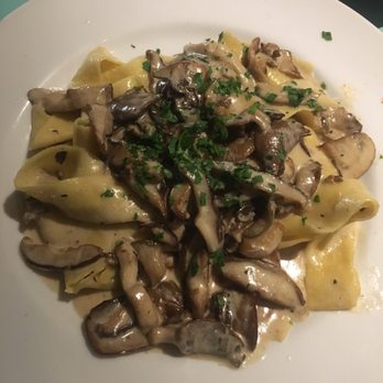Giacomo's Cibo e Vino - Pappardelle ai Funghi e Gorgonzola - Italian Near Me - Houston, Texas