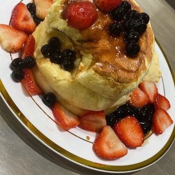 Miss Cheese Tea Cafe - Souffl Lava Flow with Strawberries - Bubble Tea Near Me - Pasadena, California