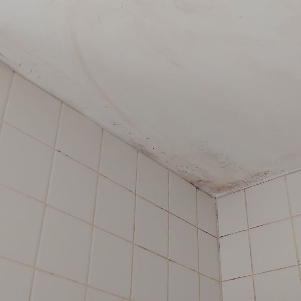 King Phillip Motel - Mold on ceiling - Hotels Near Me - Phillipston, Massachusetts King Phillip Motel - Mold on ceiling - Hotels Near Me - Phillipston, Massachusetts