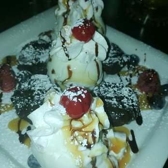 Sake Bar Kushi - Chocolate cake and ice cream dessert - Japanese Near Me - Toronto, Ontario