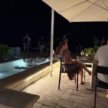 The Beach Bar - Bars Near Me - Honolulu, Hawaii