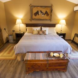 Red Tail Ranch - Ranch Bungalow with Central A/C and Heat