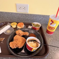 Lee's Famous Recipe Chicken - Lunch special, leg and thigh meal