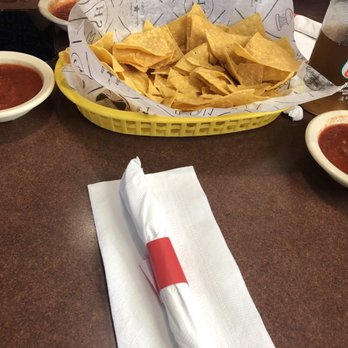 El Cabrito - Chips and Salsa as we wait for our orders. - Mexican Near Me - St Robert, Missouri