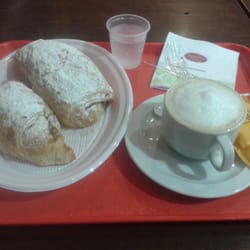 Brioche Dorée - Café con leche con 2 facturas