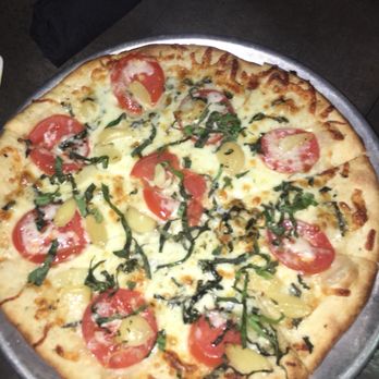 Yard House - Margherita Pizza - New American Near Me - Riverside, California