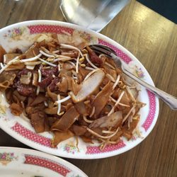 Happy Phoenix Restaurant - Braised chicken and scrambled eggs, and beef hor fun with bean sprouts - super delicious!!