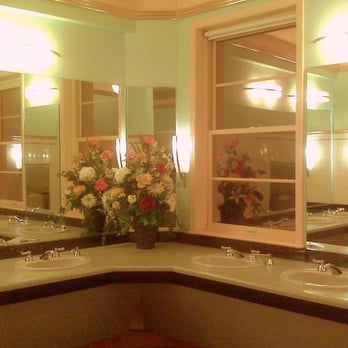 Cascade Theatre - women's restroom - Music Venues Near Me - Redding, California