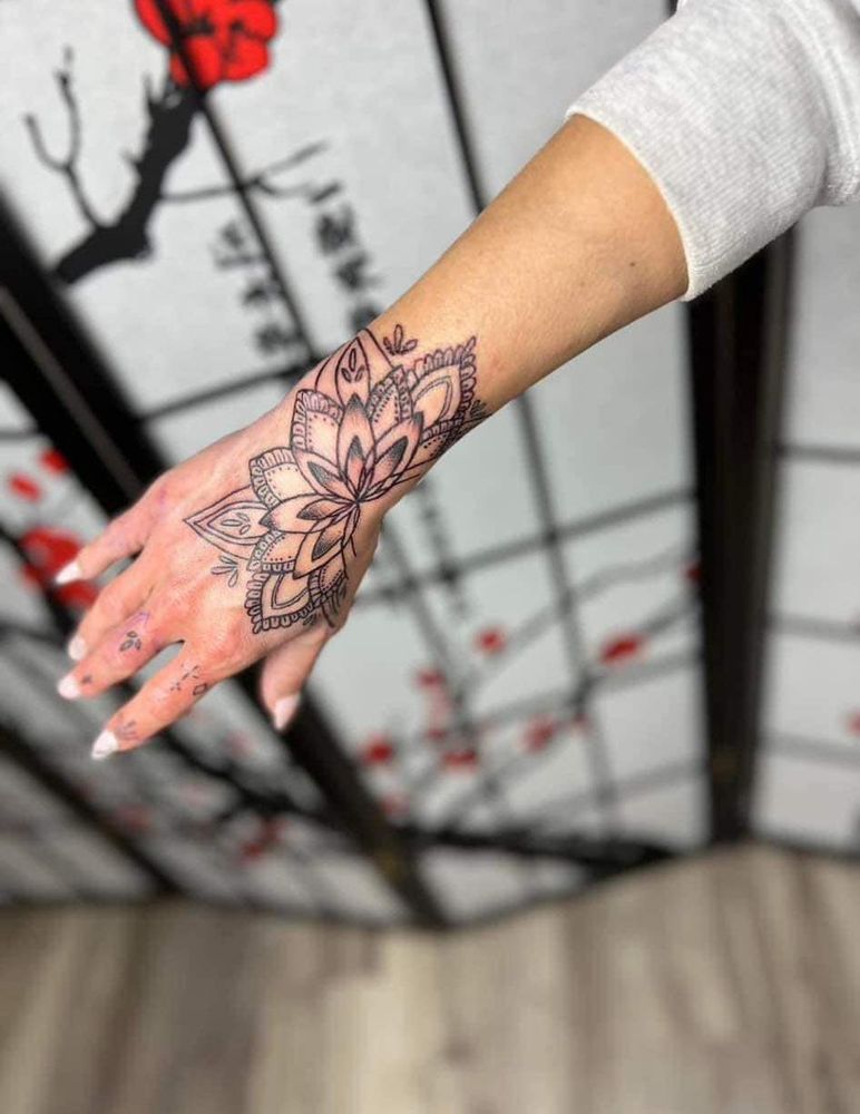 DOE Tattz & Piercing Shop