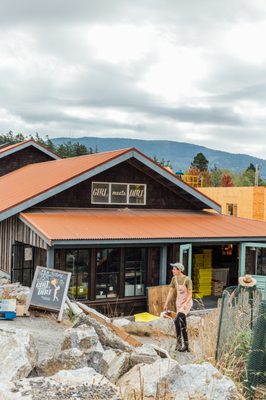 Girl Meets Dirt by null