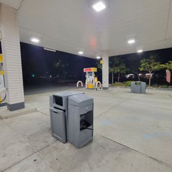 Shell - Clean and well lit
