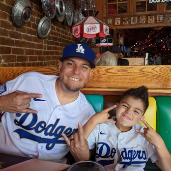 Barney's Beanery - Best spot to enjoy the Dodgers win! - Breakfast & Brunch Near Me - Santa Monica, California Barney's Beanery - Best spot to enjoy the Dodgers win! - Breakfast & Brunch Near Me - Santa Monica, California