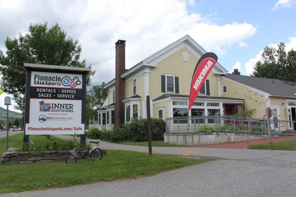 Pinnacle Ski And Sports by null