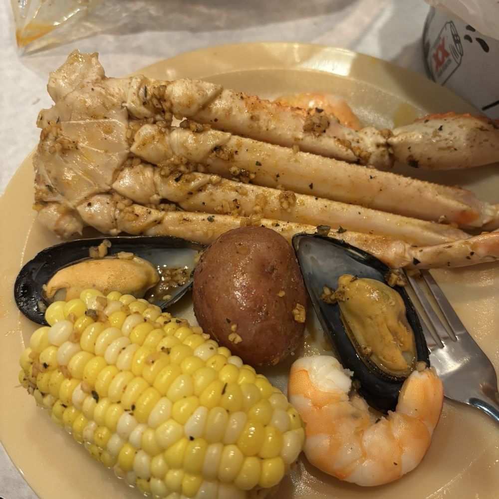 Mr. Crab House - Crab legs, corn, potatoes, mussels and shrimp - Seafood Near Me - Cincinnati, Ohio Mr. Crab House - Crab legs, corn, potatoes, mussels and shrimp - Seafood Near Me - Cincinnati, Ohio