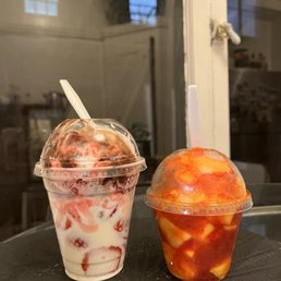 Fresas con crema & mini mangonada Fresas con crema & mini mangonada