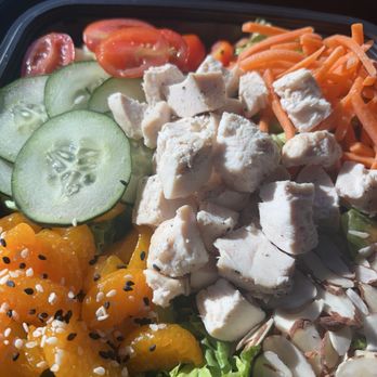 Dukes Cafe - Chinese chicken salad - Cafes Near Me - Los Angeles, California