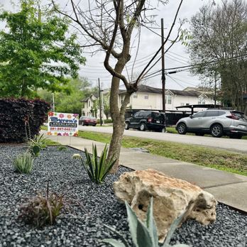 Byron's Landscaping - a rock in the front yard - Landscaping Near Me - Houston, Texas Byron's Landscaping - a rock in the front yard - Landscaping Near Me - Houston, Texas