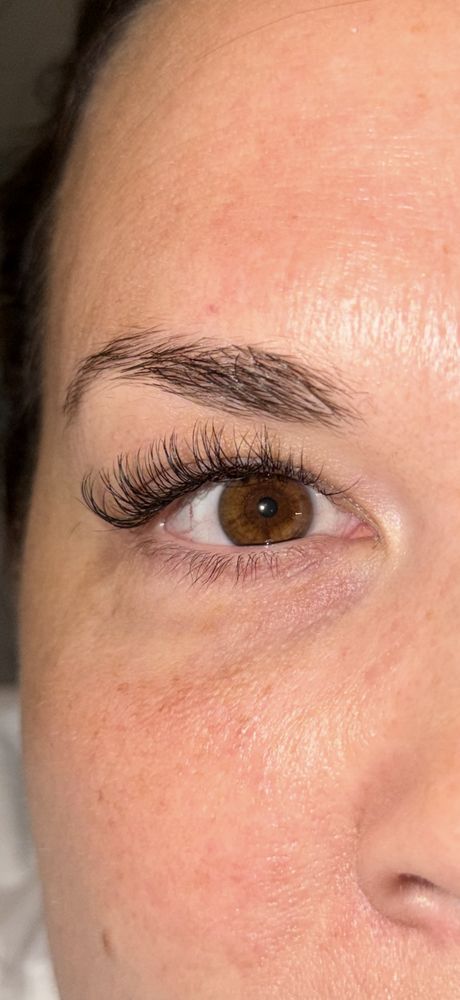 Lays Lash Logo
