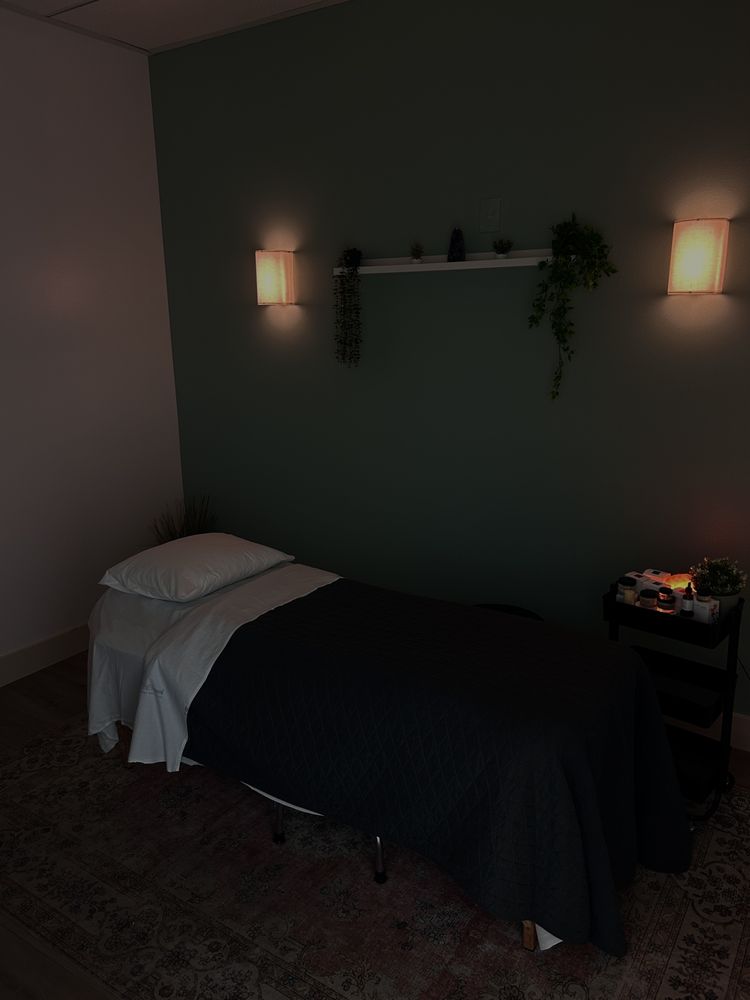 Eva's Esthetics Logo