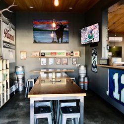 Peninsula Taproom - Taproom space
