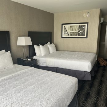 Grand Resort Hotel - Room - Hotels Near Me - Mount Laurel Township, New Jersey