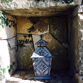 Emerald Iguana Inn - Artwork - Hotels Near Me - Ojai, California
