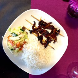 Delicious Point Restaurant and Bar - * 28. BEEF SATAY(GP) 8,50€ (served with chips and salad)
Pihviä, satay kastiketta.