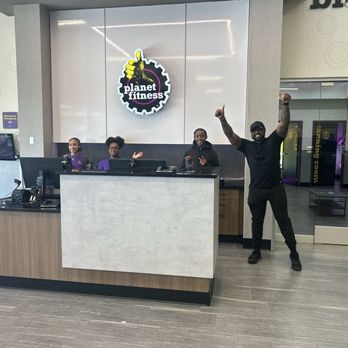 Planet Fitness - Front desk ( employee's a little shy) except Manager D'angelo - Gyms Near Me - Savannah, Georgia Planet Fitness - Front desk ( employee's a little shy) except Manager D'angelo - Gyms Near Me - Savannah, Georgia