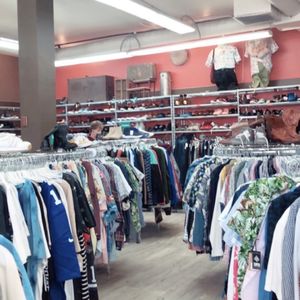 BUFFALO EXCHANGE - 120 Photos & 367 Reviews - 14621 Ventura Blvd ...