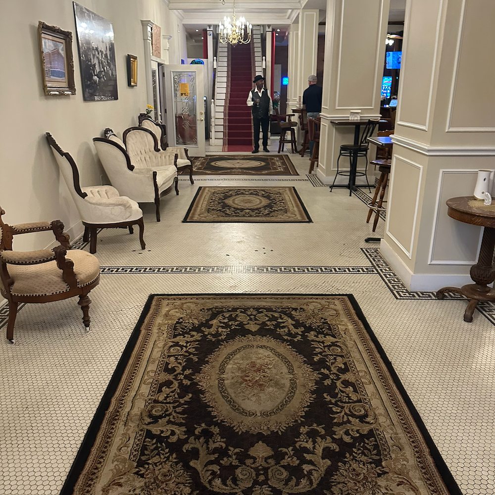Trucountry Inn - Entry foyer and staircase - Hotels Near Me - Brady, Texas Trucountry Inn - Entry foyer and staircase - Hotels Near Me - Brady, Texas